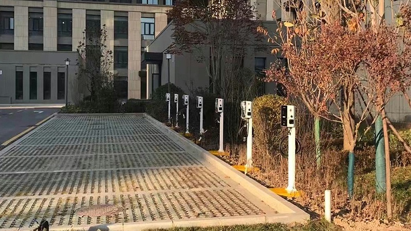 充电桩建设:新能源汽车市场的刚需 充电桩建设:新能源汽车市场的刚需