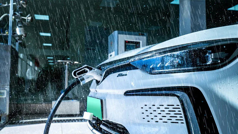 雨季来袭,微鹏充电桩提醒新能源车主安全充电 雨季来袭,微鹏充电桩提醒新能源车主安全充电