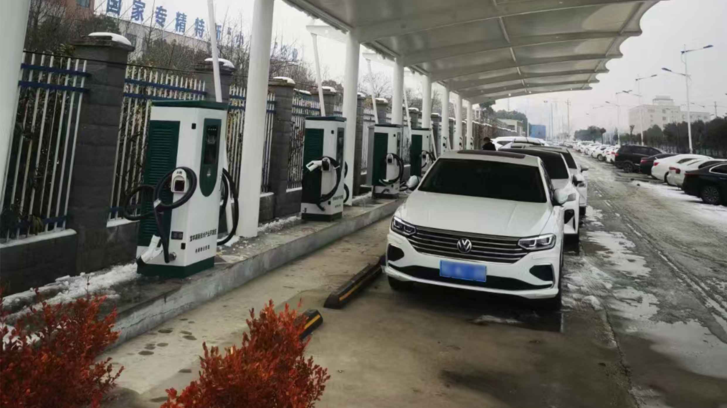 新能源充电桩充满一次需要花费多少钱？